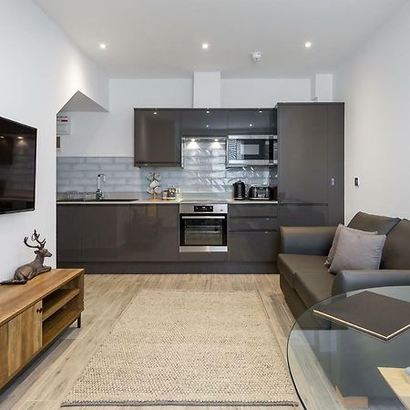 The Lion Gate Apartments East Molesey Esterno foto