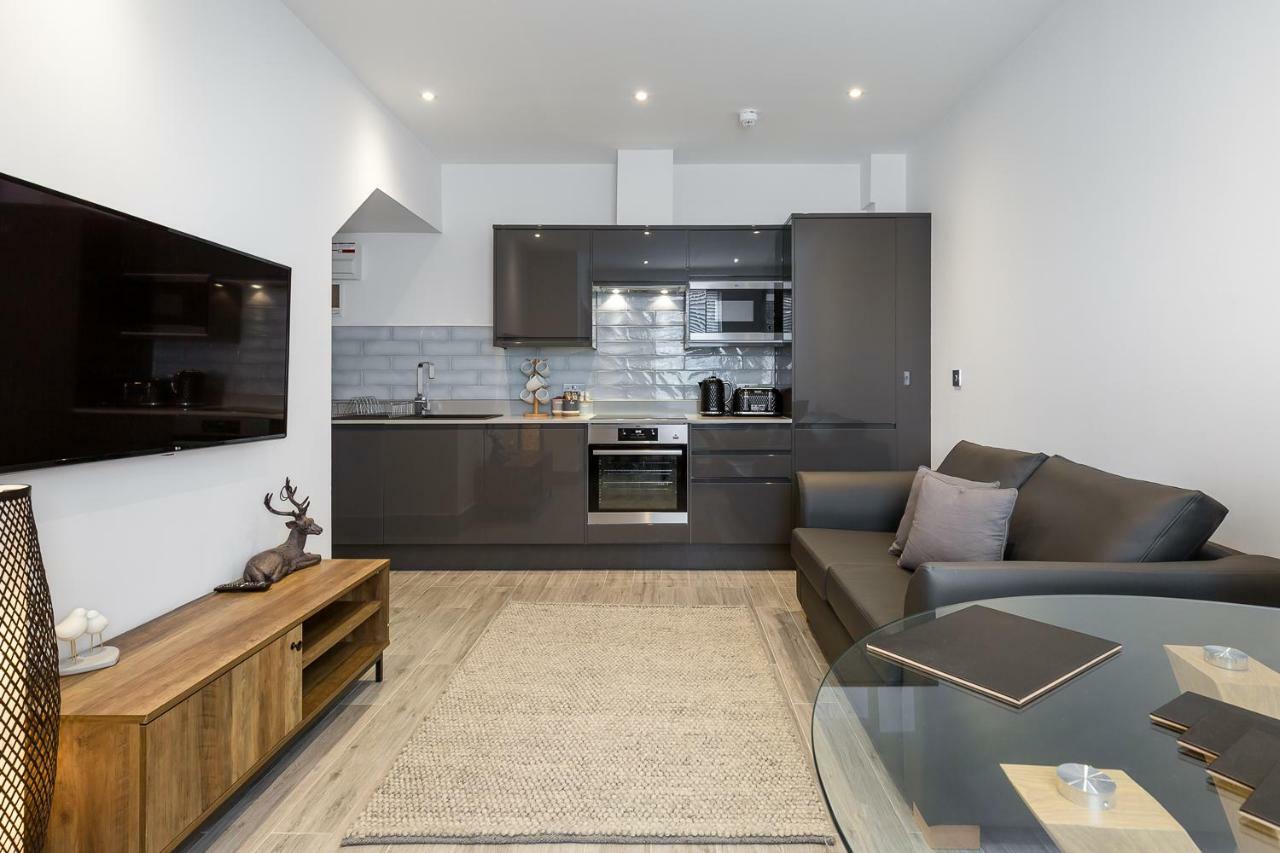 The Lion Gate Apartments East Molesey Esterno foto