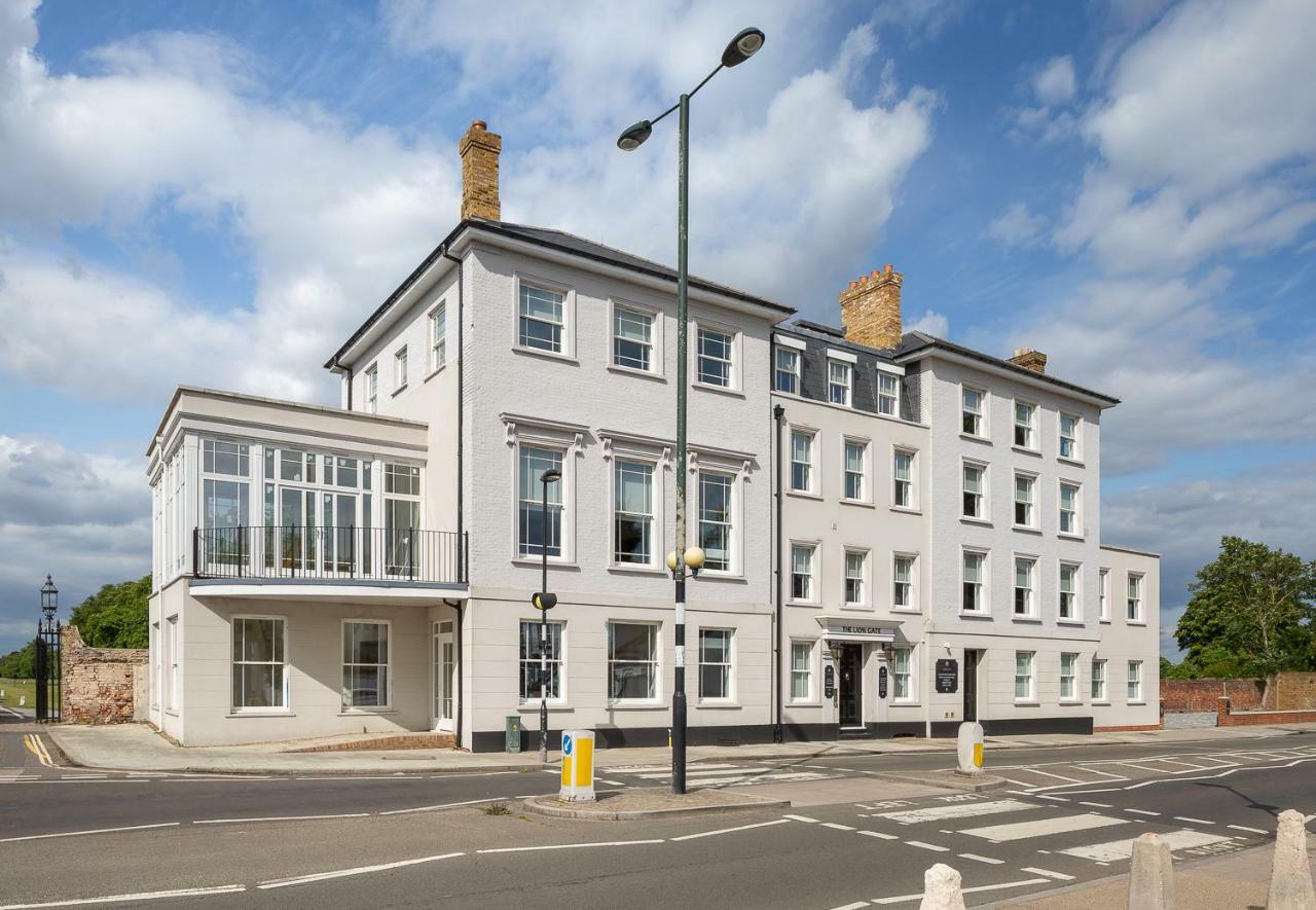 The Lion Gate Apartments East Molesey Esterno foto