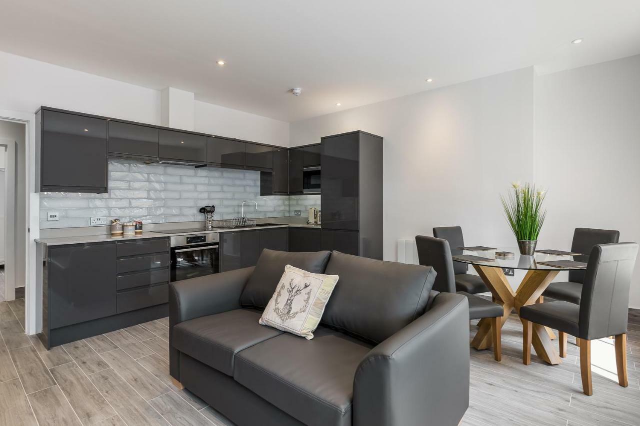 The Lion Gate Apartments East Molesey Esterno foto