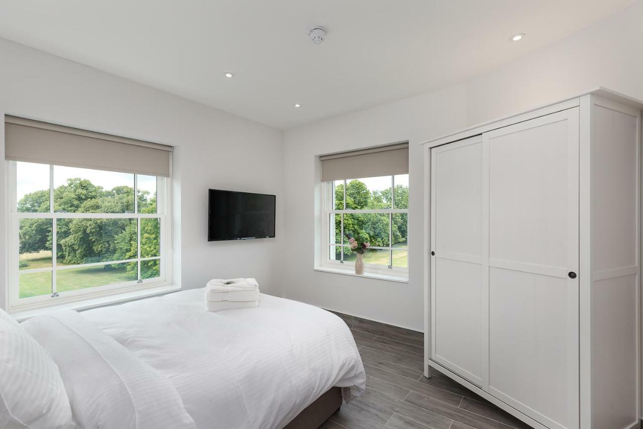 The Lion Gate Apartments East Molesey Esterno foto