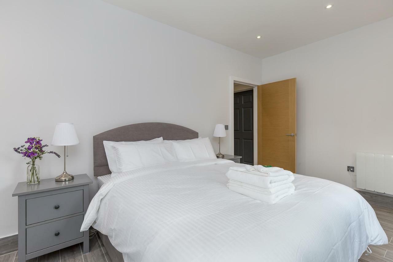 The Lion Gate Apartments East Molesey Esterno foto