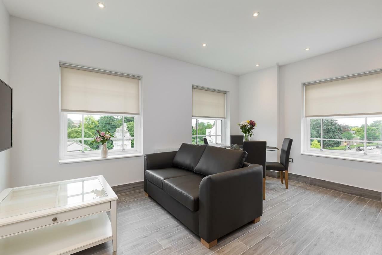 The Lion Gate Apartments East Molesey Esterno foto
