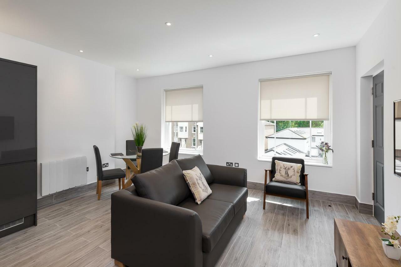 The Lion Gate Apartments East Molesey Esterno foto