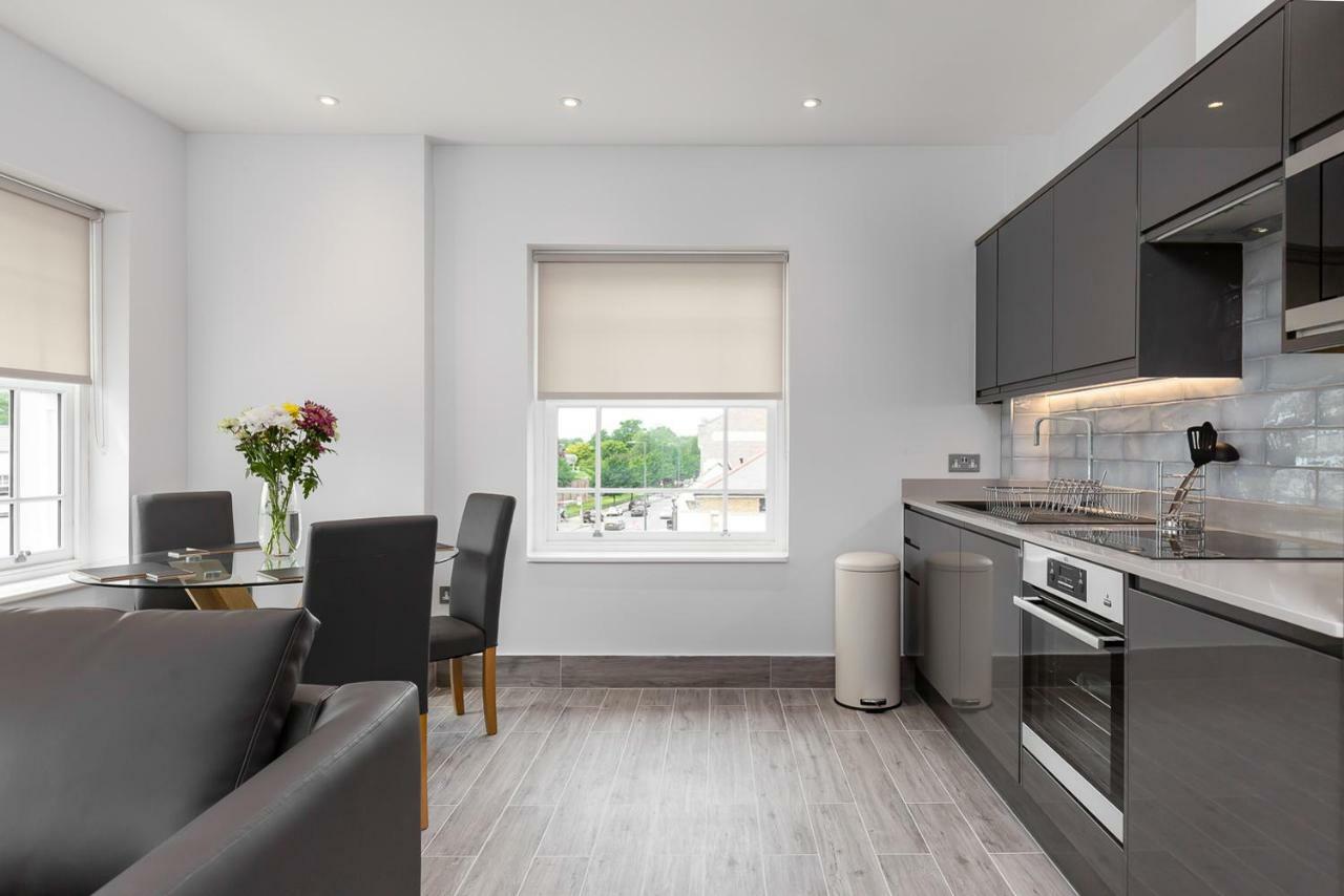The Lion Gate Apartments East Molesey Esterno foto