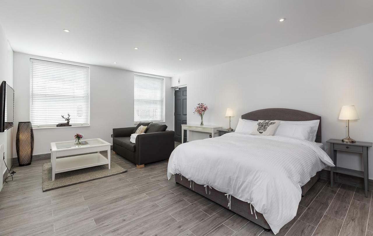 The Lion Gate Apartments East Molesey Esterno foto